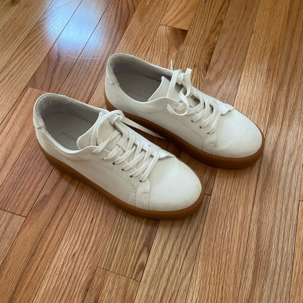 I bought them too small! Only worn a couple of times.  Size 36 EU = Size 6 (US)